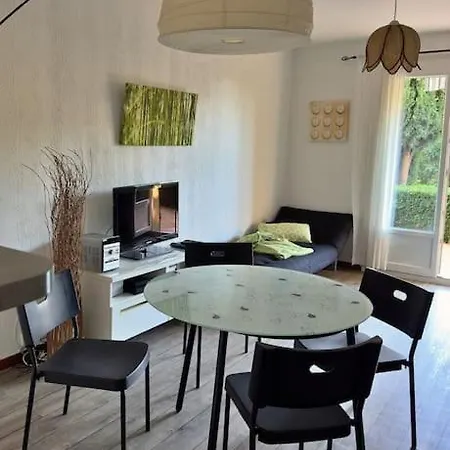 T2 -4 Pers- Rez-de-jardin Proche -3 étoiles-