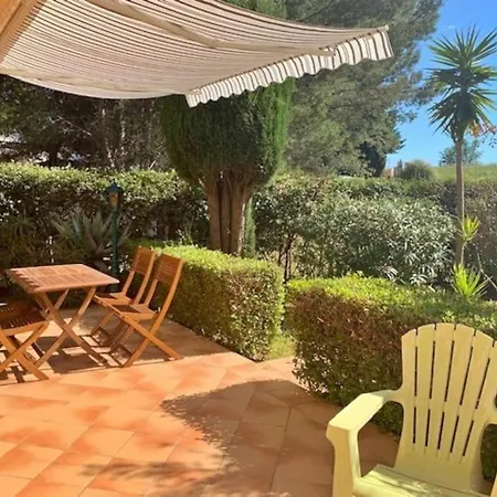 T2 -4 Pers- Rez-de-jardin Proche -3 étoiles-